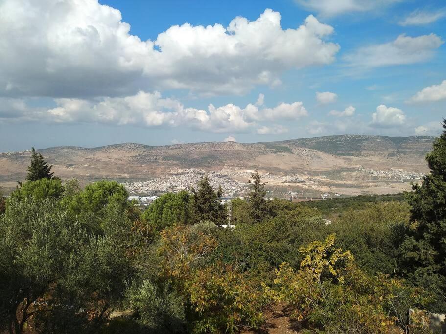 הבית ליד הבוסתן Mikhmannim Exterior photo